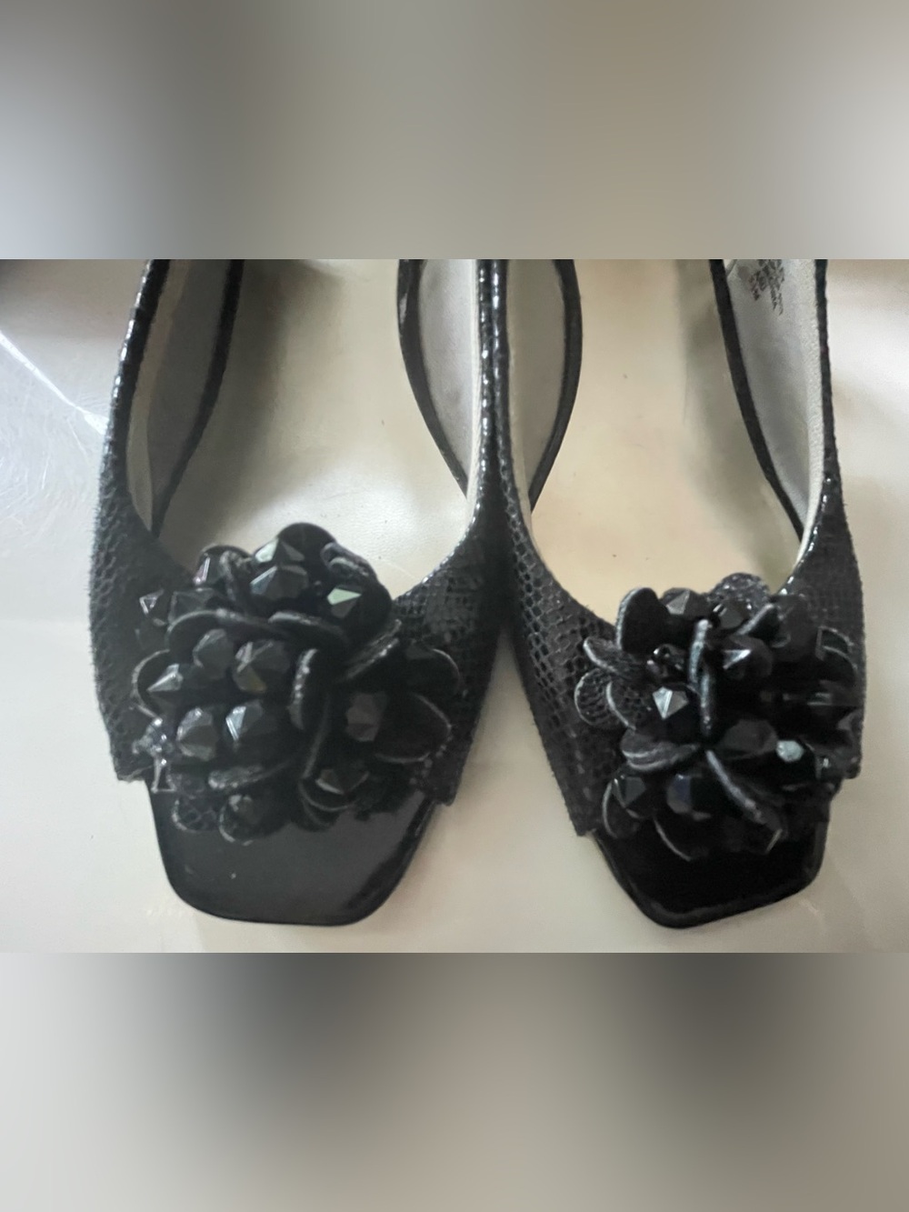 Anne Klein/ EUC Black Floral Embellished Women’s Dress Pumps Sz 7.5